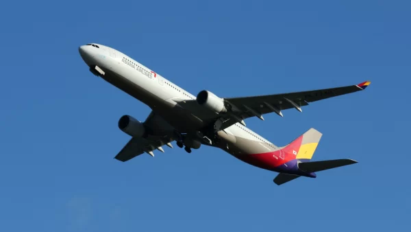 Asiana Airlines: Passenger arrested for opening plane door during South Korea flight